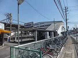 船橋競馬場駅駅入口(2012年4月5日)