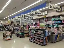 レジカウンター周辺（同店にて同日撮影）