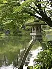 兼六園の徽軫灯籠(金沢市)兼六園を象徴する2本脚の灯籠で名高い。