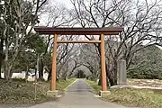 一の鳥居と茨城百景の碑この鳥居は東日本大震災で損傷を受けて再建されたもの