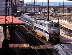 GE ジェネシスの牽引で運転されていた時代のキーストーン・サービス号（2002年4月撮影）