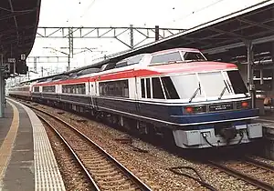 協調運転する「オランダ村特急」と「有明」