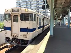 唐津駅に停車中のキハ47形による列車