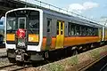 今泉駅停車中のキハE120形（2009年7月）