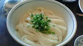 小麦粉から作られたうどん