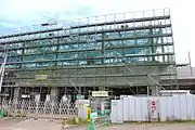 北口に建設中の駅躯体（2013年9月）