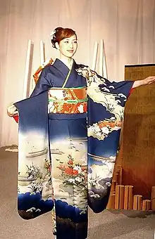 着物を着た日本人女性(2003年)