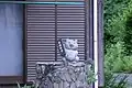 鳥居前のお出迎え狸