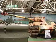 ドイツ軍のティーガーII重戦車。初期型のポルシェ砲塔を備える