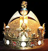 フィンランド王国王冠のレプリカ。実際の王冠が作製されることはなかったが、このレプリカは当時の設計に基づき1980年代に作られたものだった。