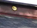 【拝殿屋根は権現造銅板葺】
