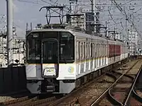 阪神大石駅付近を走行する近鉄9020系