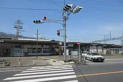 敷地の一部が所在する近鉄御所駅(2008年)