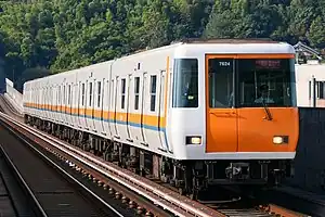 けいはんな線を走行する7020系（2023年11月 学研北生駒駅）