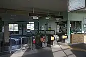 改札口