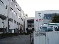第一学舎正門