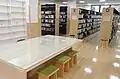 閲覧席と一般書の書架