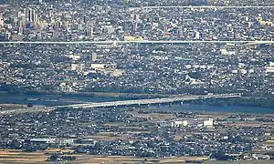養老山地から望む木曽川橋梁(2014年(平成26年)11月4日)