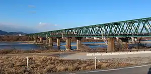 木曽川に架かる木曽川橋梁(東海道本線、木曽川左岸の下流側より)