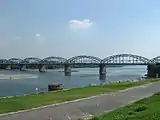 木曽川橋と木曽川。（岐阜県笠松町、2006年（平成18年）9月）