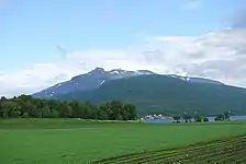 ギボスタッドから本土側のKistefjelletを望む