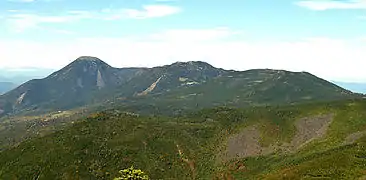 天狗岳中腹より北八ヶ岳を望む右手前から縞枯山・横岳・蓼科山