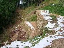 北石垣（上段高さ4m）