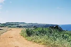 未舗装の道路（2003年撮影、1990年代以降は道路整備が進んだ）