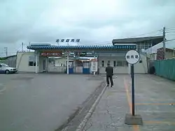 競馬場正面口