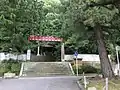 山門と徳川家康下乗の松（2017年9月20日撮影）