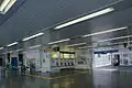 改札口。右手は神戸空港ターミナルビルへの入口