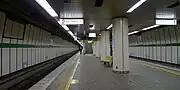 プラットホーム