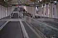 緩やかな斜行と水平が4基連続する動く歩道