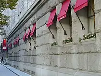 ルスティカ仕上げの石積み（西面）