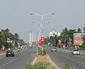 インドの幹線道路が市内を抜ける。