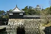 追手門側面と追手門東北矢狭間塀）