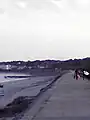 サーフィンを終えた女性