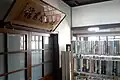 一般書コーナーと扁額