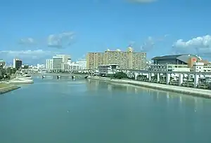 国場川 沖縄都市モノレール奥武山公園駅~壺川駅間