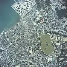 1981年12月4日撮影の福岡市中央区の国土地理院航空写真、大濠公園の西方が開渠