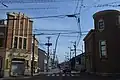 旧石川商銀小松支店（右）と山本久次商店（左）