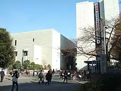 2008年頃のキャンパス (本部棟前)