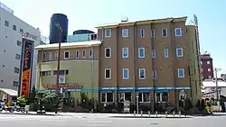 本社・FC本部が入居する葵店(2014年6月)
