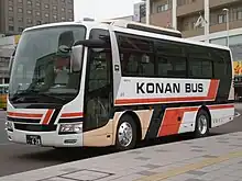 観光貸切塗色（一般路線用へ格下げられた車種も存在する）