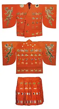 孝明天皇の袞衣(天子御礼服)。江戸時代。