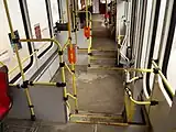 車内（中間車体）