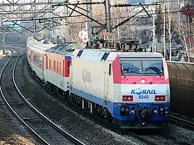 8200形電気機関車 (京釜線新吉駅にて)