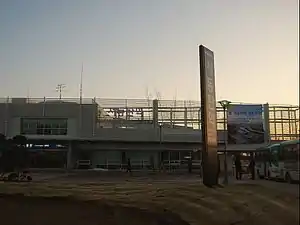 西東灘駅(2010年撮影)