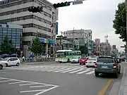 駅前広場より三叉路を望む