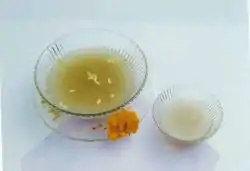 松の実を浮かべたシッケ